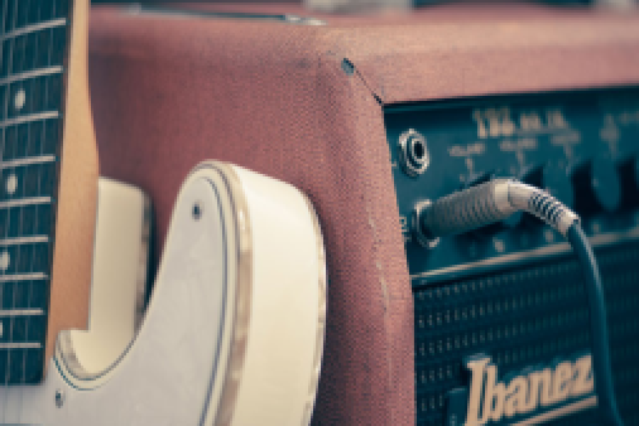 جولة بيئية بقارب الكاياك في نفق المانجروف